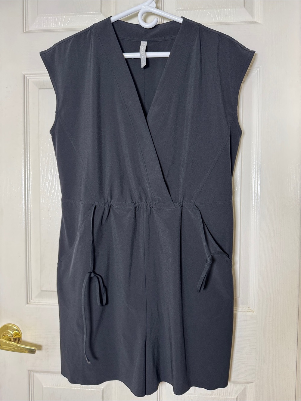 Athleta Marlow Black Sleeveless V-Neck Romper with Tie Waist Sz Medium